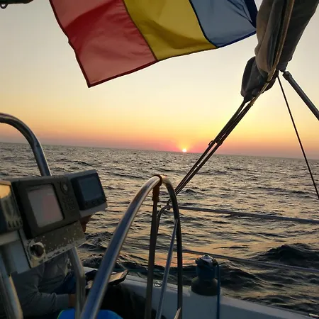 Nomad Sailor Hotel en barco *