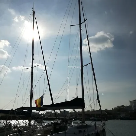 Nomad Sailor Hotel en barco Eforie Nord