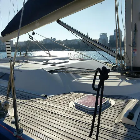 Nomad Sailor Botel *