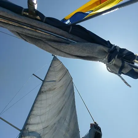 Botel Nomad Sailor